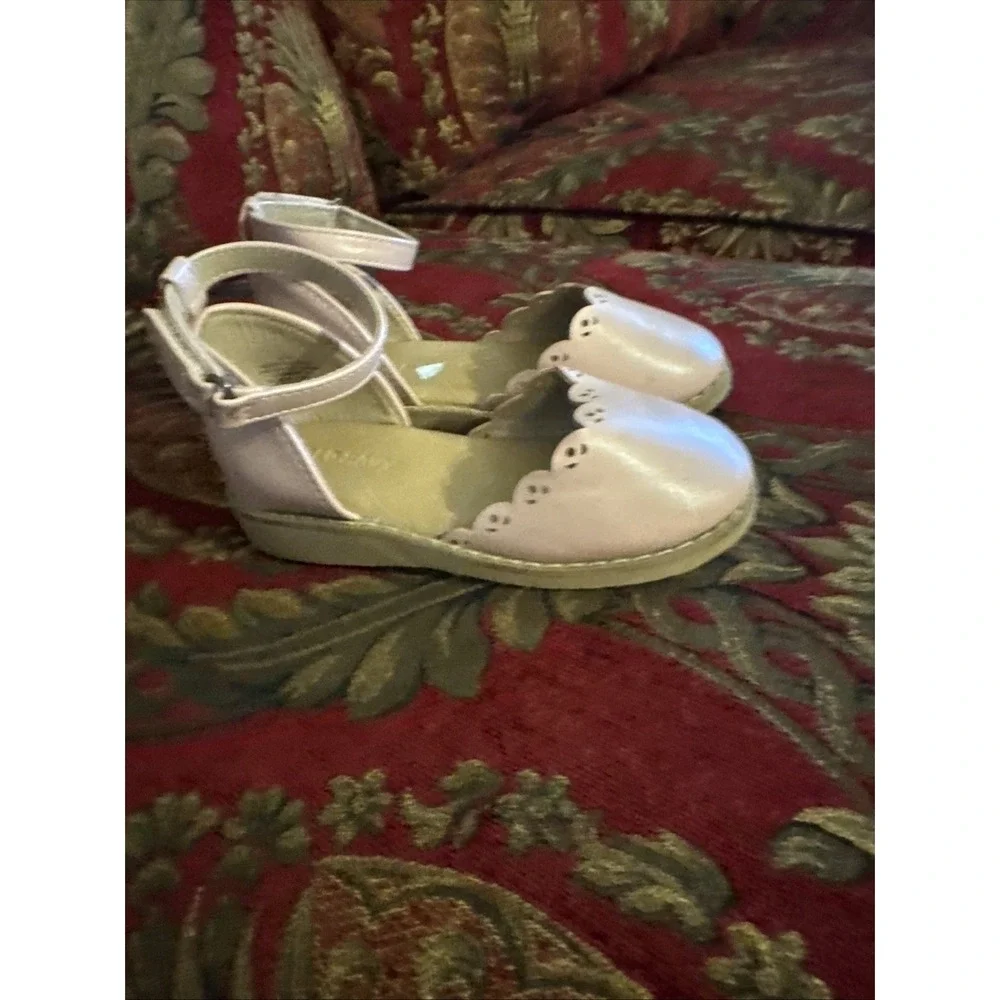 Old Navy Pink Scalloped Perforated Maryjane Sandals Toddler Girls ~ Size 8